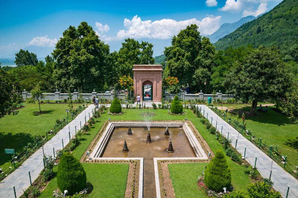 Srinagar Mughal Gardens Tour